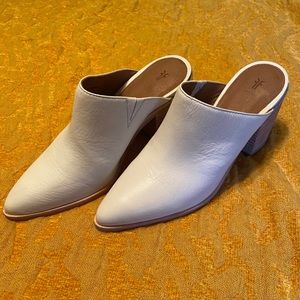 Frye white Flynn mule